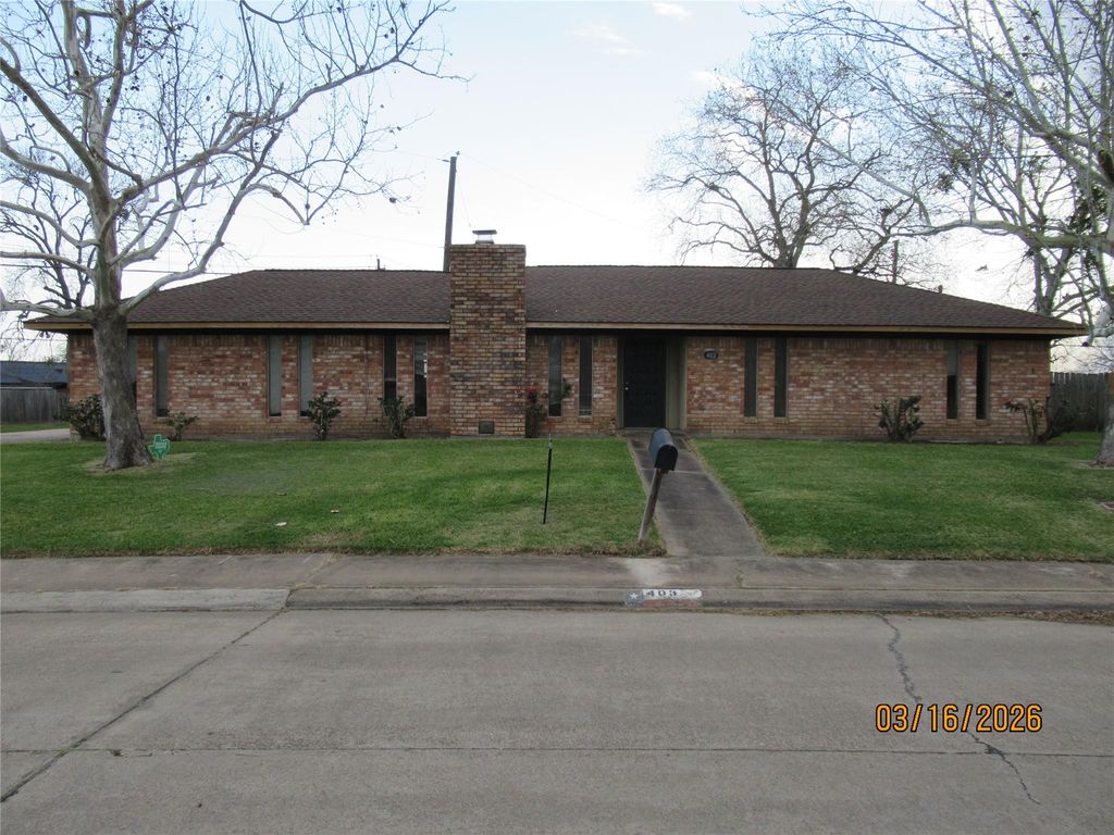 403 Lotus Street, Lake Jackson, TX 77566