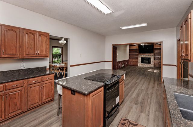 917 57th Place, West Des Moines, IA 50266