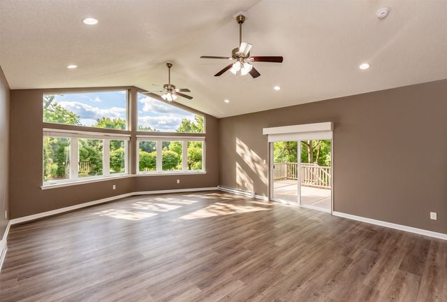 917 57th Place, West Des Moines, IA 50266