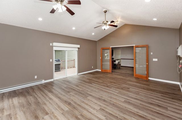 917 57th Place, West Des Moines, IA 50266