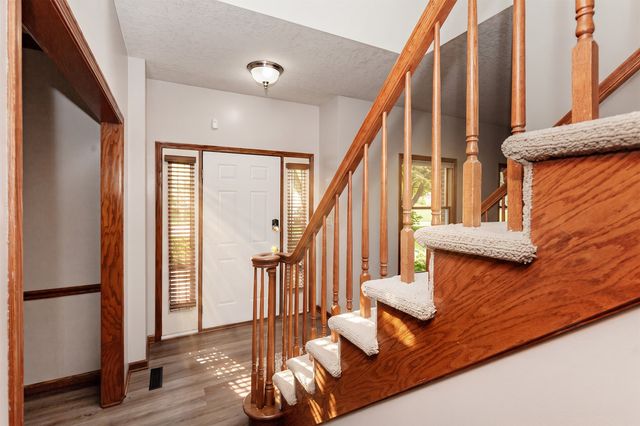 917 57th Place, West Des Moines, IA 50266