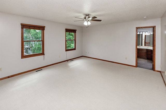 917 57th Place, West Des Moines, IA 50266