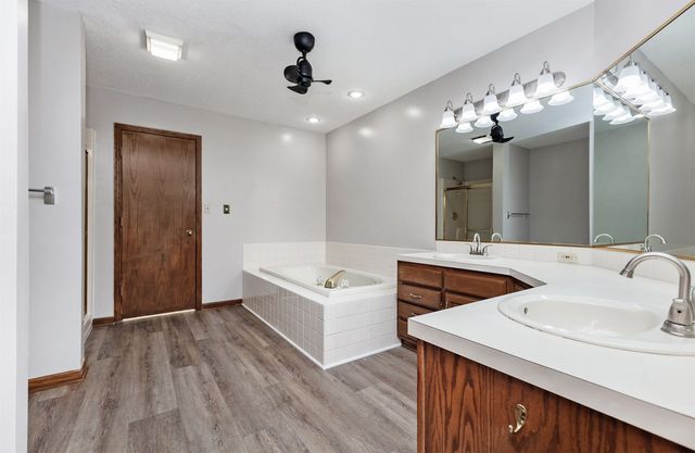 917 57th Place, West Des Moines, IA 50266
