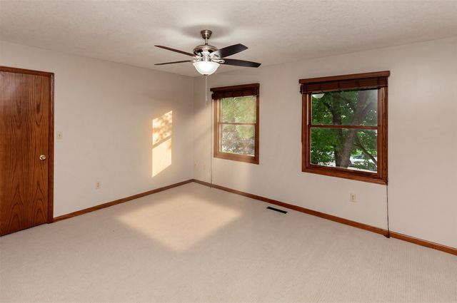 917 57th Place, West Des Moines, IA 50266
