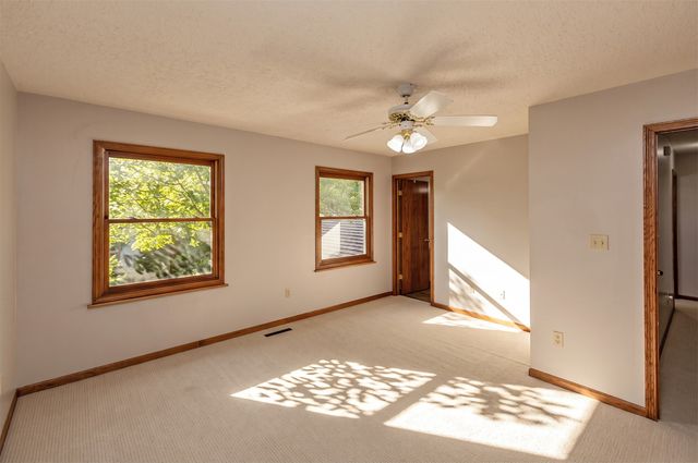 917 57th Place, West Des Moines, IA 50266