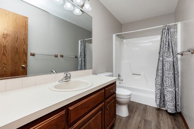 917 57th Place, West Des Moines, IA 50266