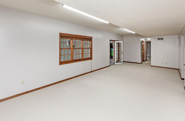917 57th Place, West Des Moines, IA 50266