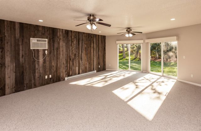 917 57th Place, West Des Moines, IA 50266