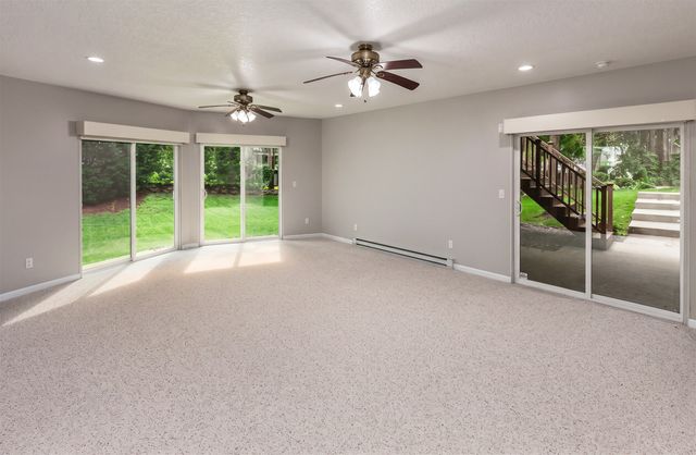 917 57th Place, West Des Moines, IA 50266