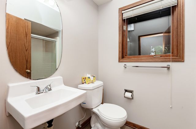 917 57th Place, West Des Moines, IA 50266