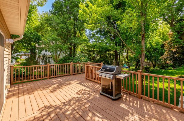 917 57th Place, West Des Moines, IA 50266