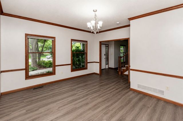 917 57th Place, West Des Moines, IA 50266