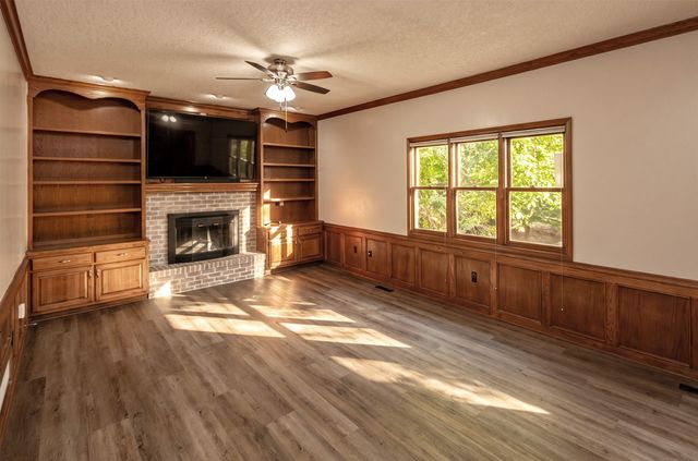 917 57th Place, West Des Moines, IA 50266
