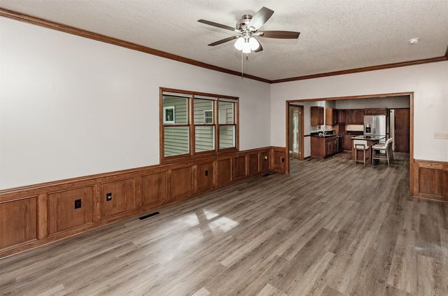 917 57th Place, West Des Moines, IA 50266