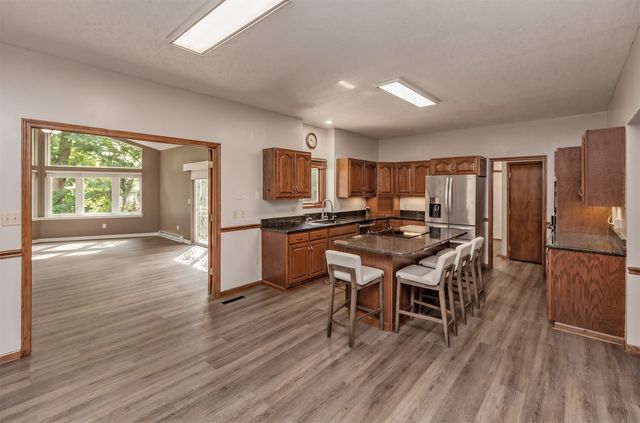 917 57th Place, West Des Moines, IA 50266