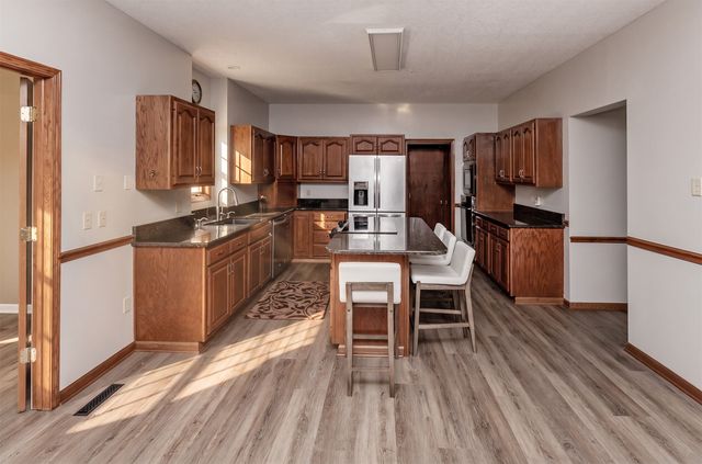917 57th Place, West Des Moines, IA 50266