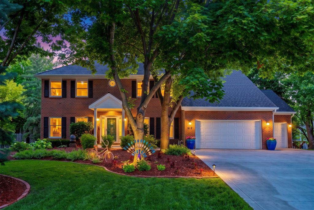 917 57th Place, West Des Moines, IA 50266