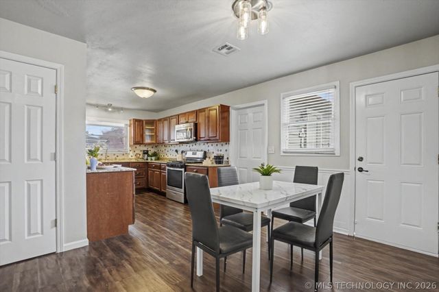 509 W Knoxville Street, Broken Arrow, OK 74012