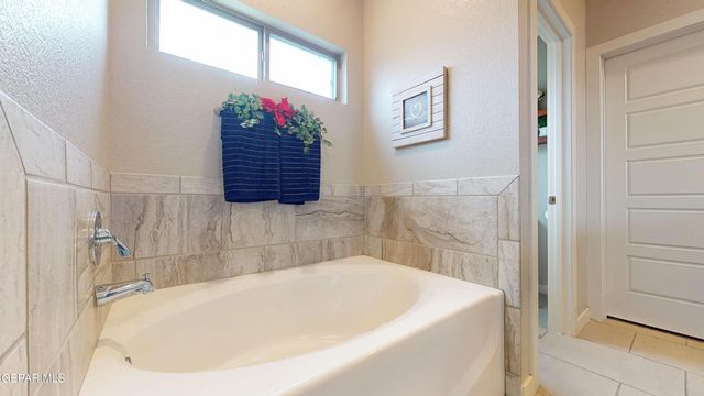 13949 Lago Vista Avenue, Horizon City, TX 79928