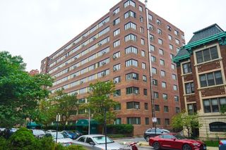 700 W Bittersweet Place 609, Chicago, IL 60613