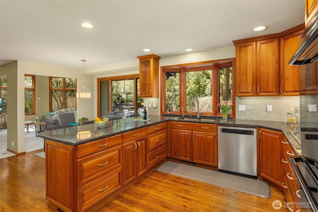 635 Kalmia Ct NW, Issaquah, WA 98027