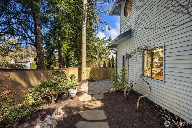 635 Kalmia Ct NW, Issaquah, WA 98027