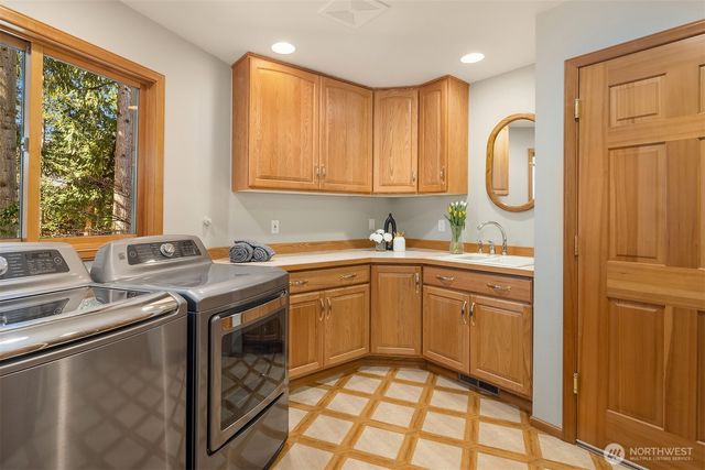 635 Kalmia Ct NW, Issaquah, WA 98027