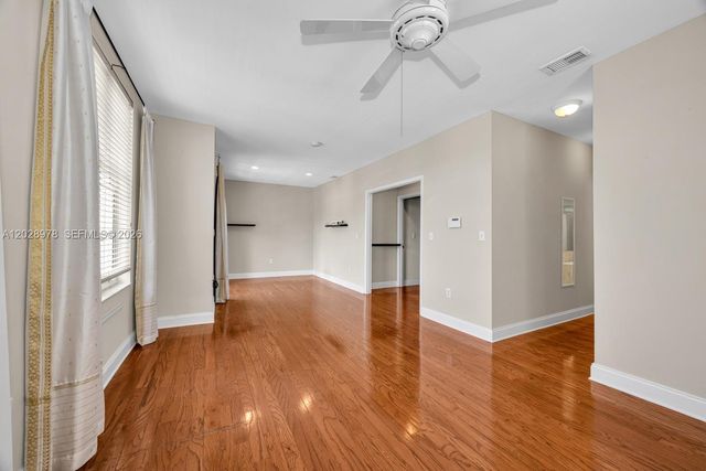 5801 SW 74th Ter 3, South Miami, FL 33143
