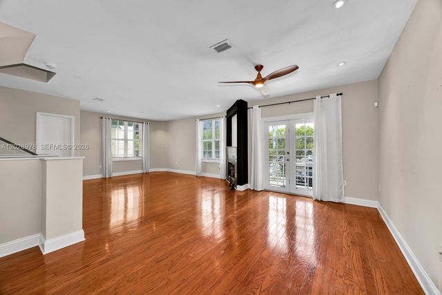 5801 SW 74th Ter 3, South Miami, FL 33143
