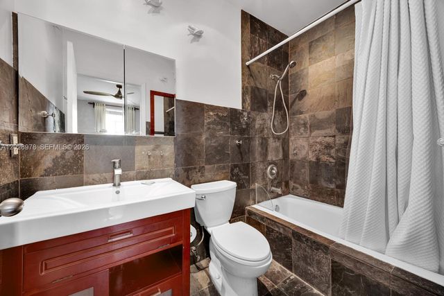 5801 SW 74th Ter 3, South Miami, FL 33143