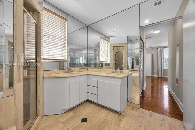 5801 SW 74th Ter 3, South Miami, FL 33143
