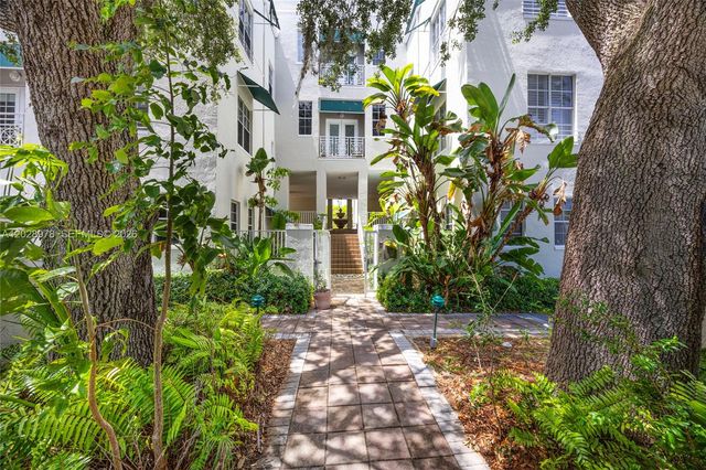 5801 SW 74th Ter 3, South Miami, FL 33143