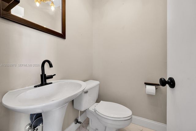 5801 SW 74th Ter 3, South Miami, FL 33143