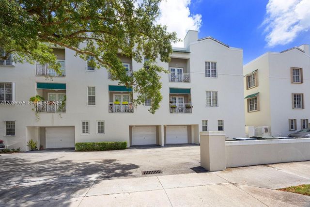 5801 SW 74th Ter 3, South Miami, FL 33143