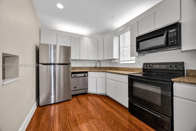 5801 SW 74th Ter 3, South Miami, FL 33143
