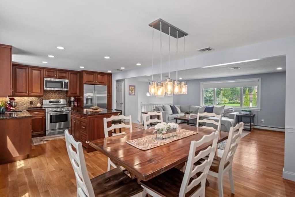 25 Hearthstone Cir, Natick, MA 01760