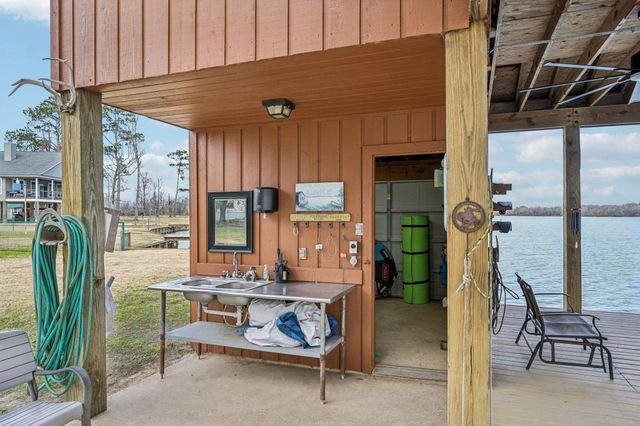 94 Lake View Drive, Huntsville, TX 77320