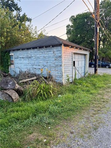 217 E Lincoln Ave, New Castle, PA 16101