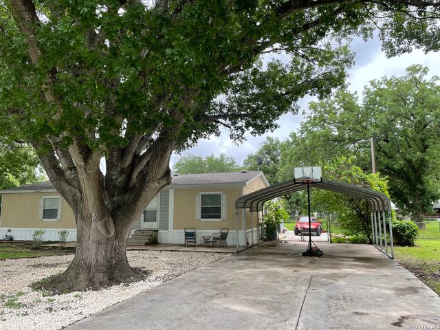 321 Elm Dr., Mcqueeney, TX 78123
