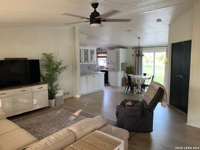 321 Elm Dr., Mcqueeney, TX 78123