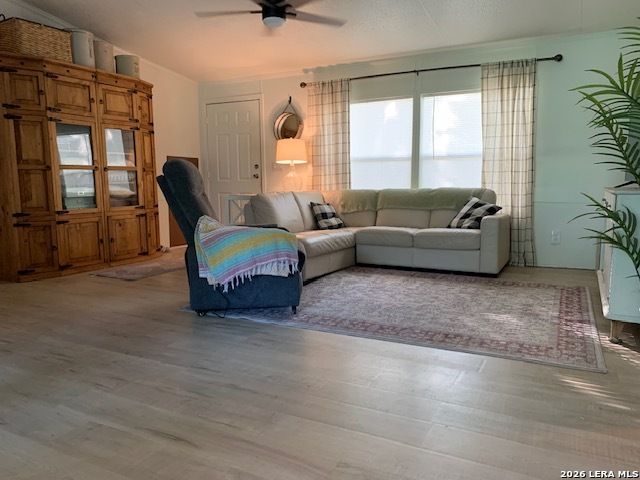 321 Elm Dr., Mcqueeney, TX 78123