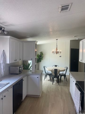 321 Elm Dr., Mcqueeney, TX 78123