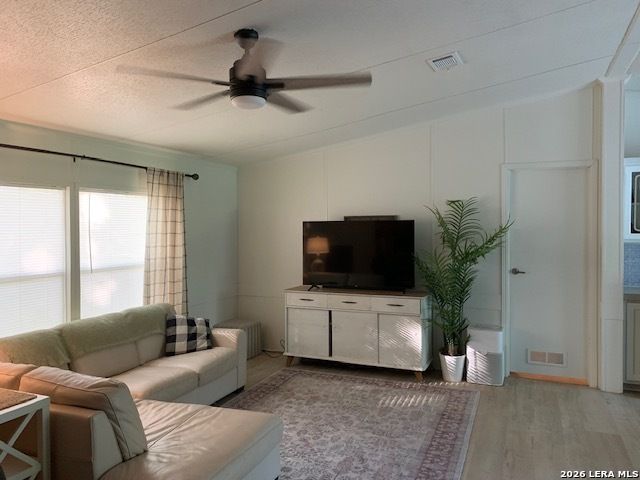 321 Elm Dr., Mcqueeney, TX 78123