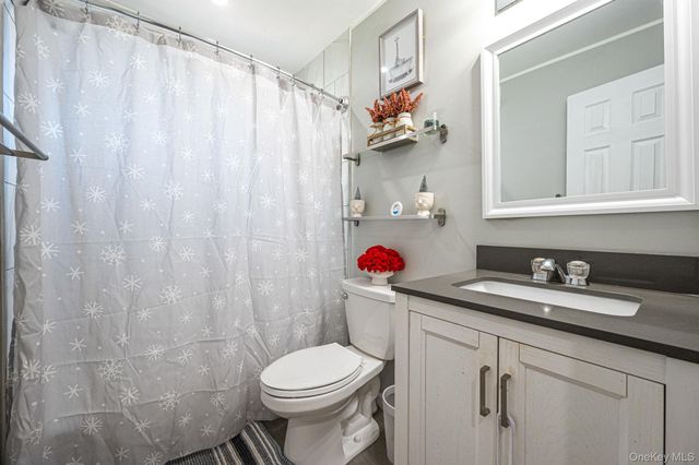 50 Verazzano Avenue, Copiague, NY 11726