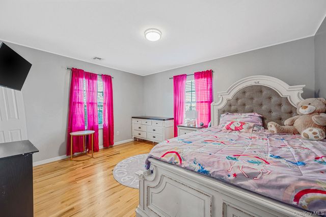 50 Verazzano Avenue, Copiague, NY 11726