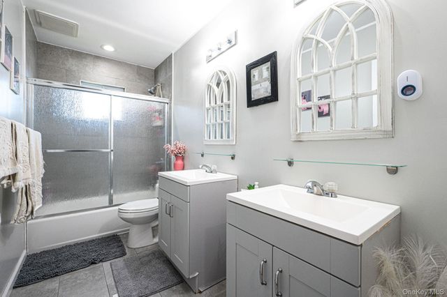 50 Verazzano Avenue, Copiague, NY 11726