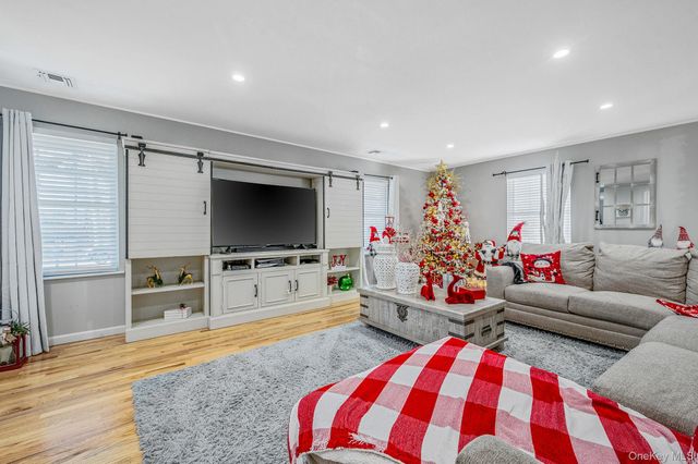 50 Verazzano Avenue, Copiague, NY 11726