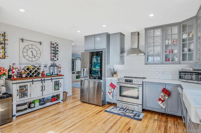 50 Verazzano Avenue, Copiague, NY 11726