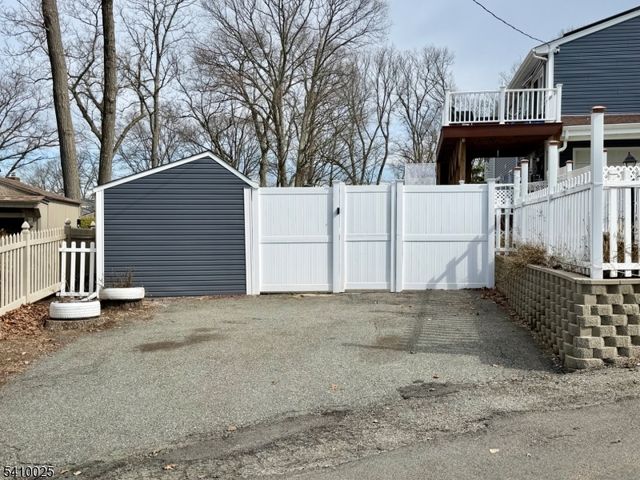 21 Normandy Circle, Hopatcong Boro, NJ 07843