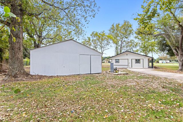 15529 Pine Street, Santa Fe, TX 77517